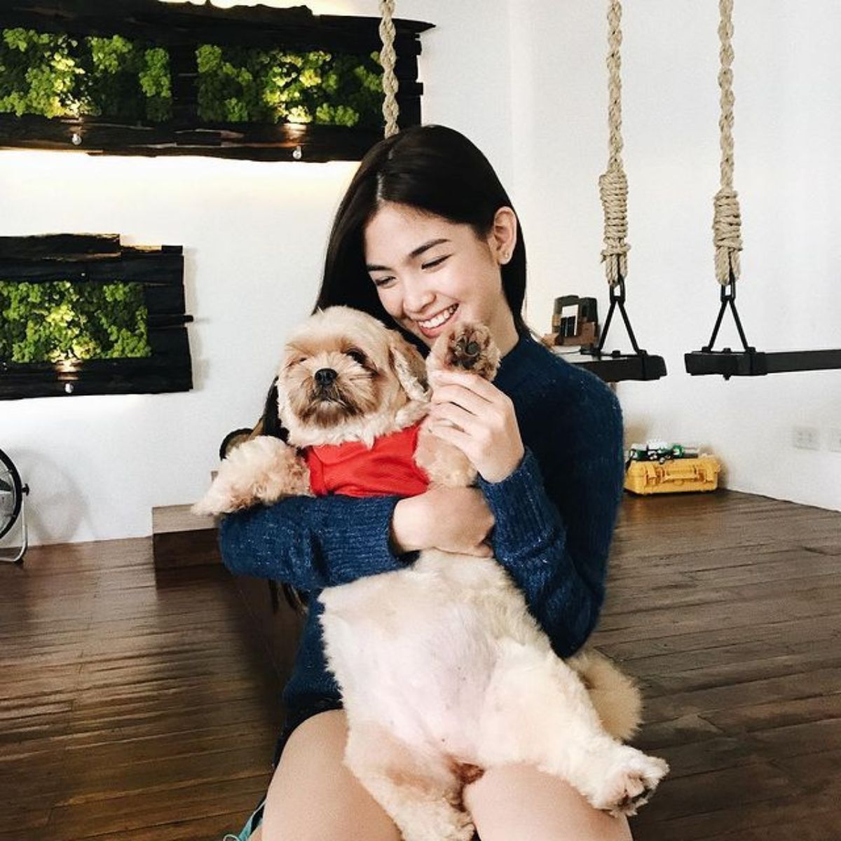 Heaven Peralejo holding her Shih Tzu.